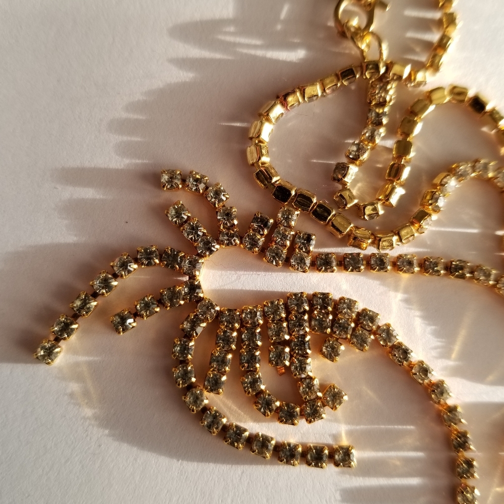 Vintage Monet necklace clear rhinestones gold tone metal - Picture 12 of 17